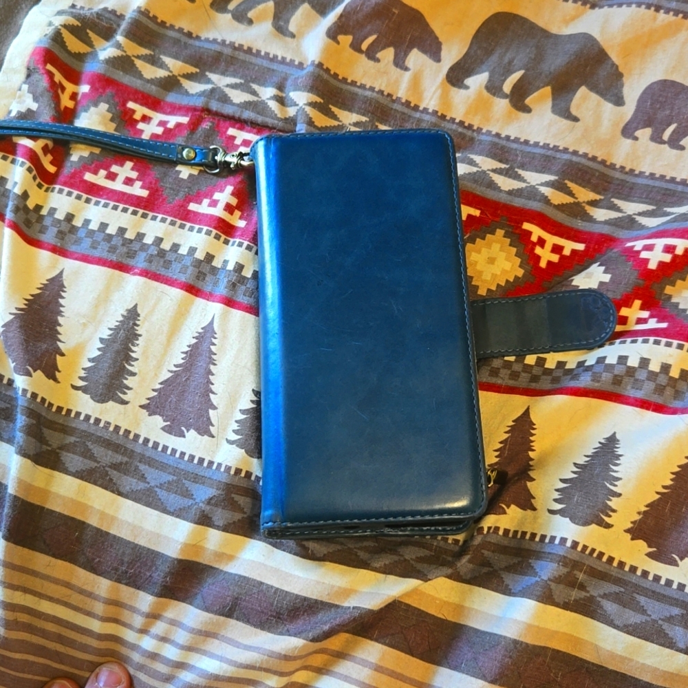 Cute cellphone wallet,can hold all your favorite ccs and even some change..